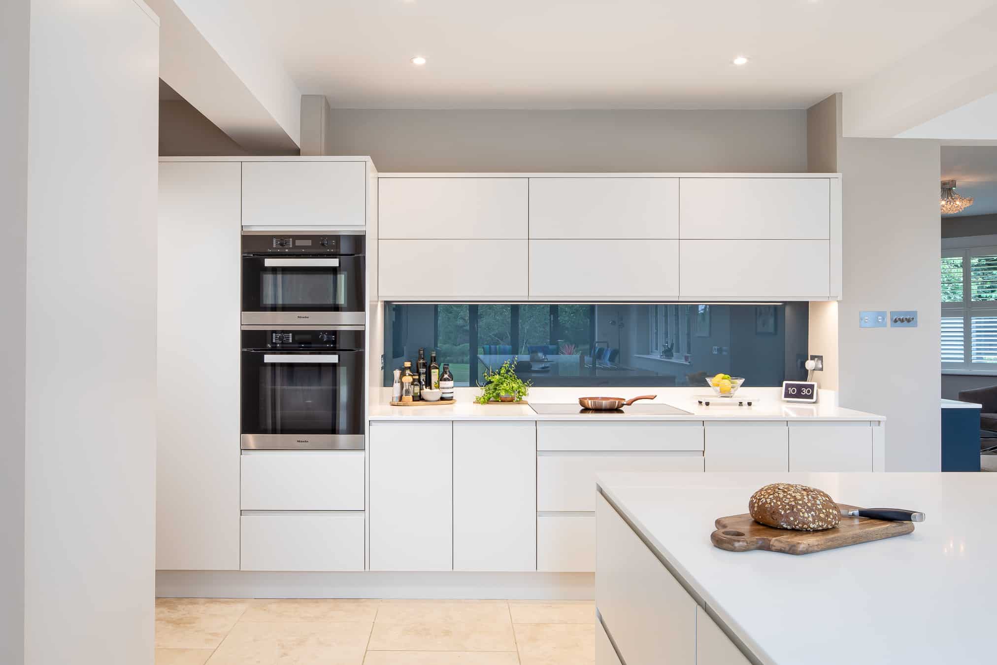 Handle-less Modern Kitchen, Aesthetically Pleasing & Functional Kitchen, Customer Kitchens