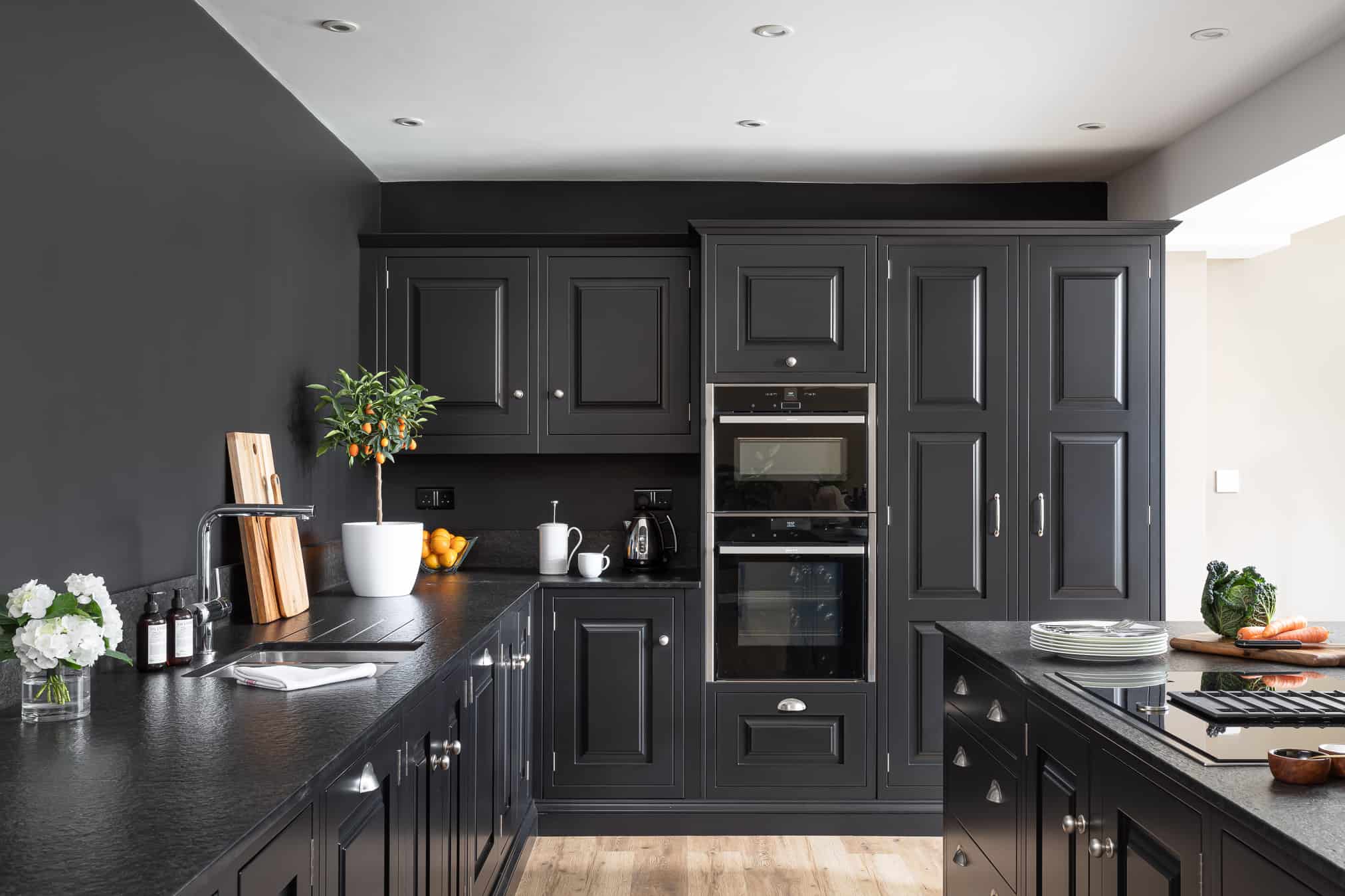 Stunning Black Kitchens for Your Luxury Home