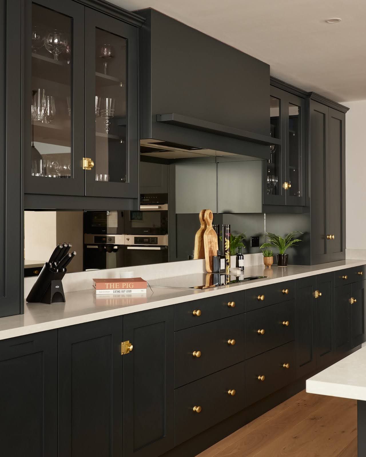 black kitchen cabinets 