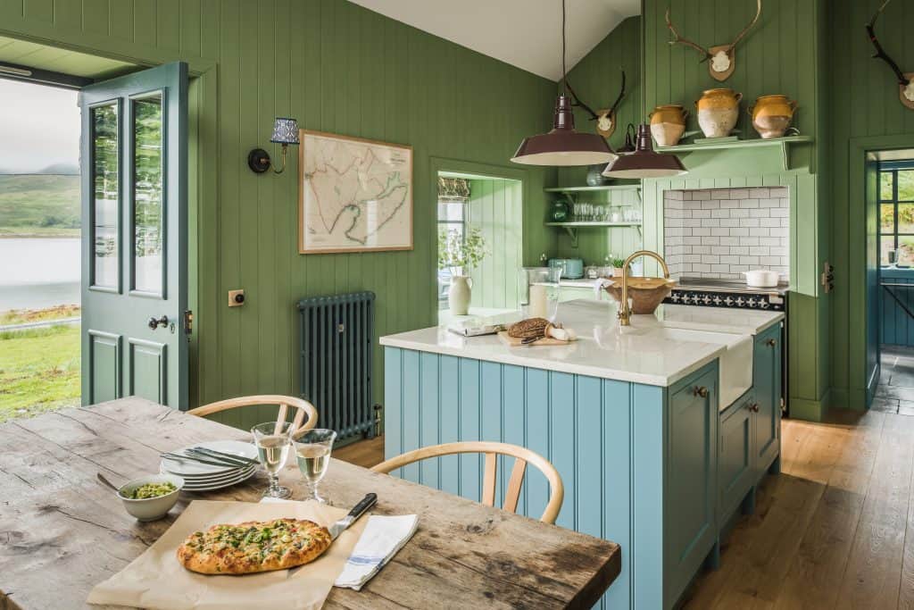 Kitchen Cabinet Colors for the Season: Welcome Spring with Trendy Hues